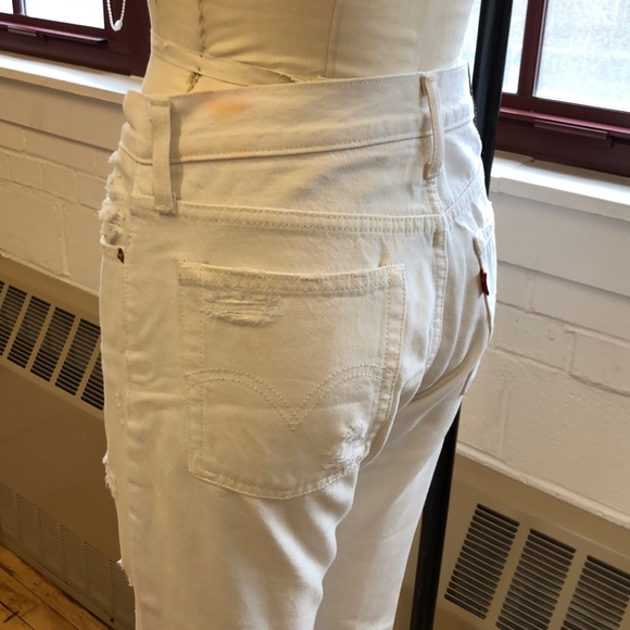 Levi’s Wedgie Icon Distressed Jeans in “cement” - Picture 7 of 8